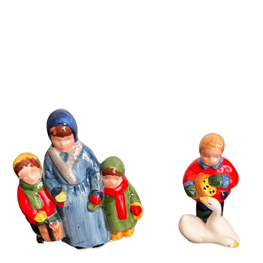 Dept 56 No 5067-1 Village Accessory Mom and Children Girl Feeding Goose Figurine